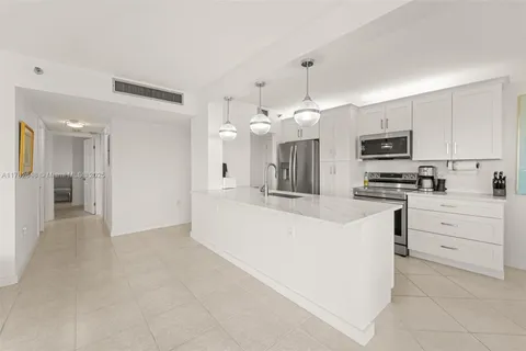 4001 Hillcrest Dr # 1017, Hollywood FL 33021