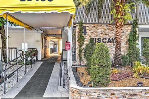 20400 W Country Club Dr # 812, Aventura FL 33180