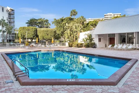 20400 W Country Club Dr # 812, Aventura FL 33180