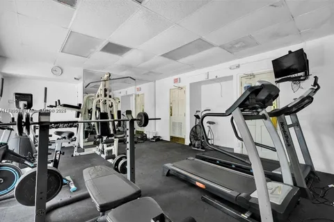 20400 W Country Club Dr # 812, Aventura FL 33180