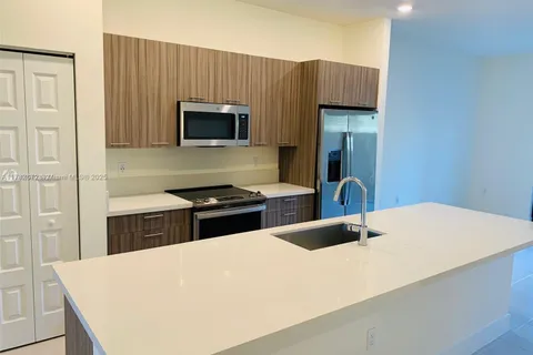 7805 NW 104th Ave # 2, Doral FL 33178