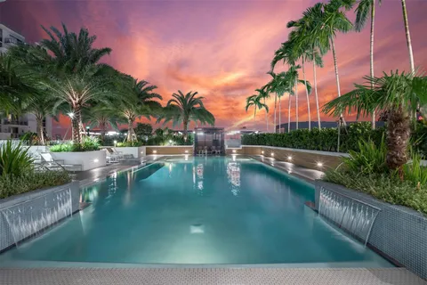221 SW 12th St # 302, Miami FL 33130