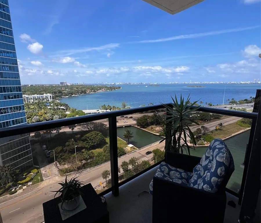 600 NE 36th St # 1706, Miami FL 33137