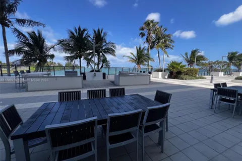 600 NE 36th St # 1706, Miami FL 33137