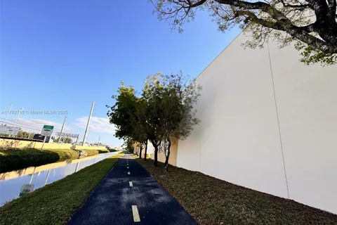 3560 NW 115th Ave # 3560, Doral FL 33178