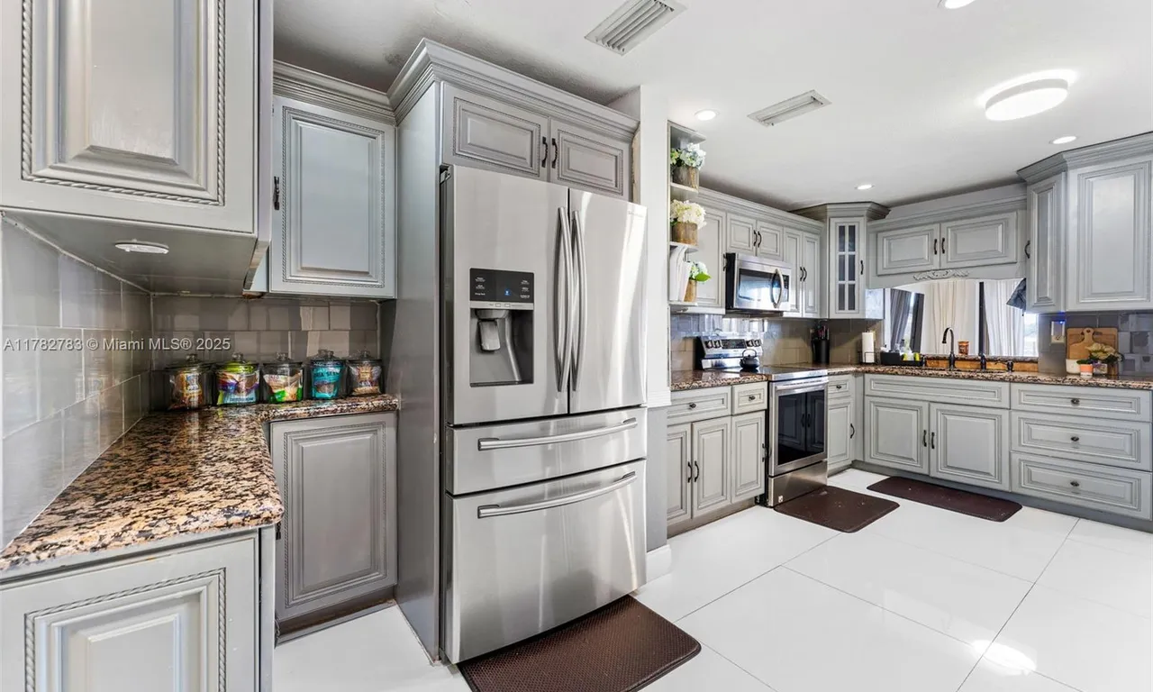 2852 NW 80th Ave # 2852, Sunrise FL 33322