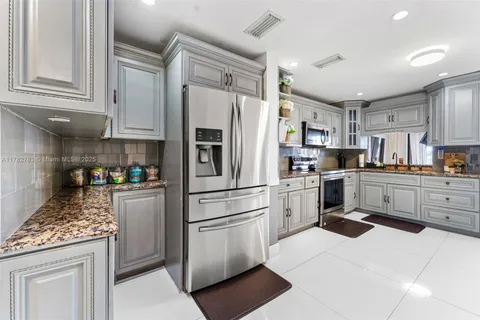 2852 NW 80th Ave # 2852, Sunrise FL 33322