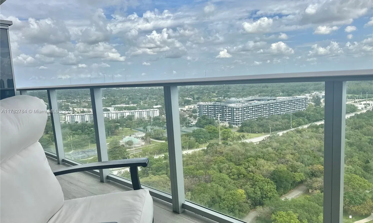 16385 N Biscayne Blvd # 2504, North Miami Beach FL 33160