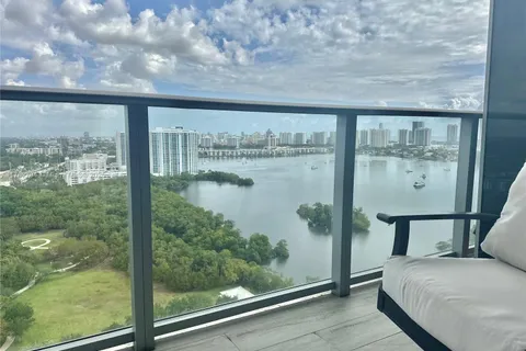 16385 N Biscayne Blvd # 2504, North Miami Beach FL 33160