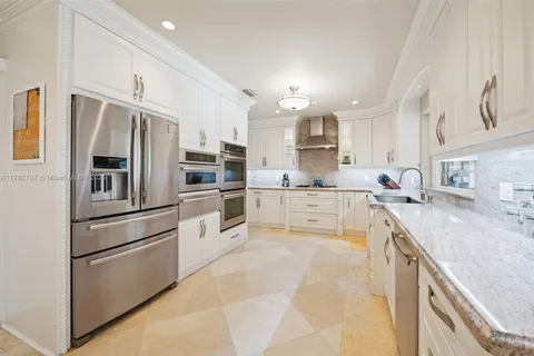 10740 SW 74th Ct, Pinecrest FL 33156