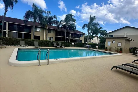 100 SE 7th St # 7, Deerfield Beach FL 33441