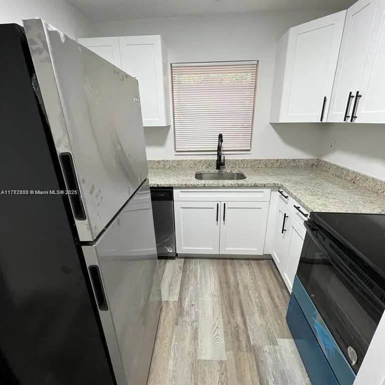 904 SW 10th St # 3, Hallandale Beach FL 33009