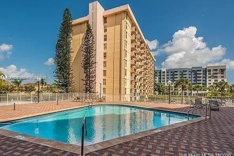 2025 NE 164th St # 307, North Miami Beach FL 33162