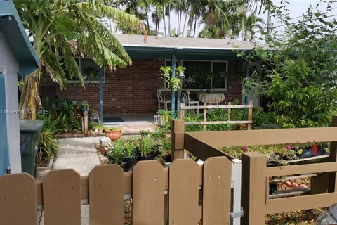 729 NE 6th St # 3, Hallandale Beach FL 33009
