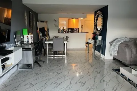 9357 N Fontainebleau Blvd # 403, Miami FL 33172