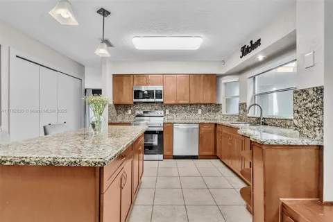 1718 NW 97th Ave, Coral Springs FL 33071