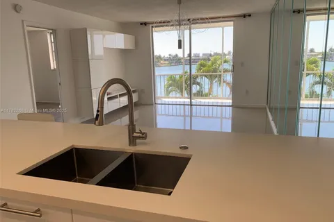 3010 Marcos Dr # R304, Aventura FL 33160