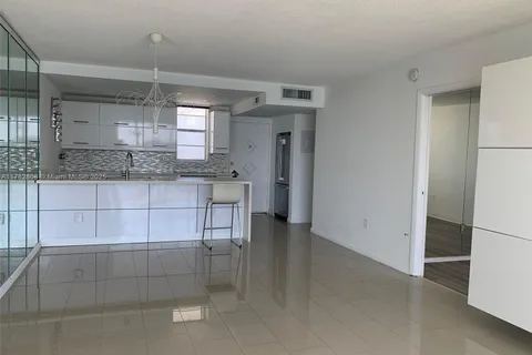 3010 Marcos Dr # R304, Aventura FL 33160