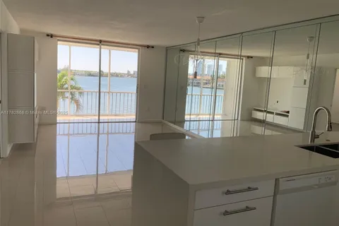 3010 Marcos Dr # R304, Aventura FL 33160