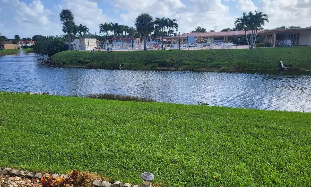 136 Lake Dora Dr # 136, West Palm Beach FL 33411