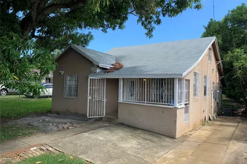 2142 NW 33rd St, Miami FL 33142