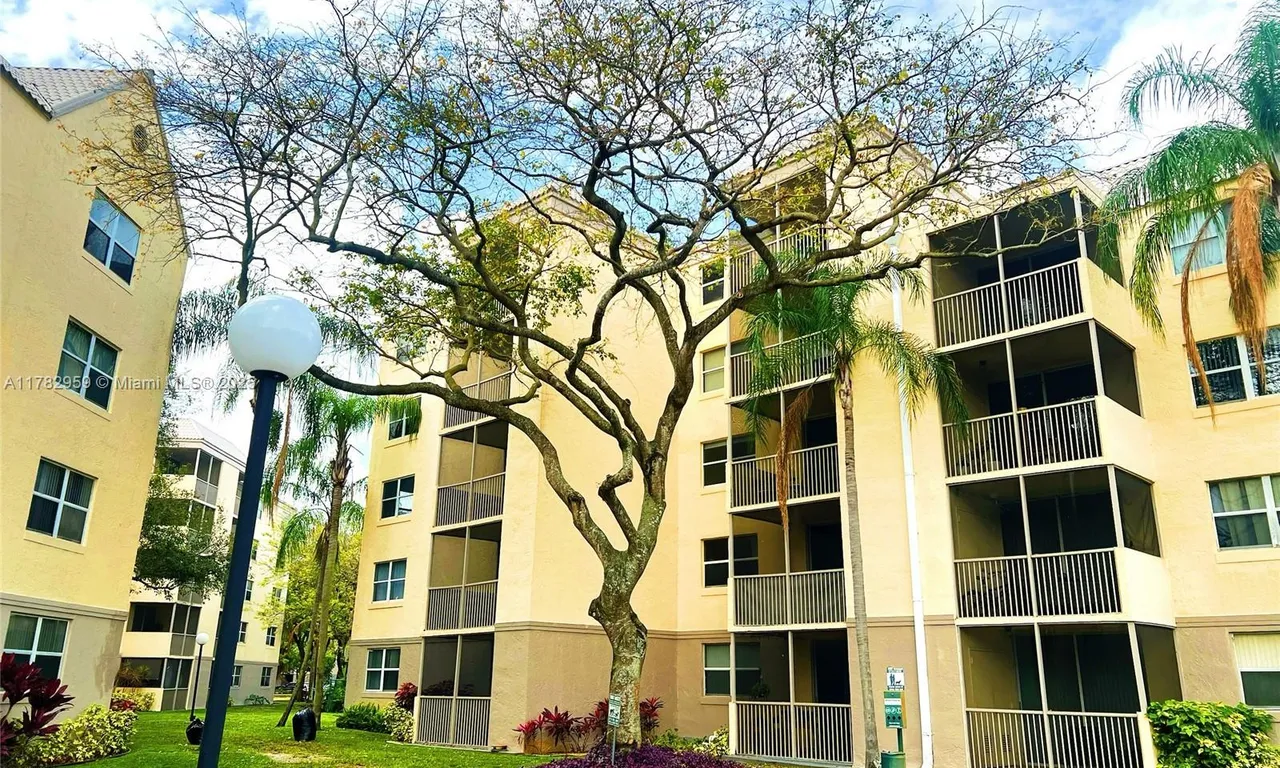 8353 Lake Dr # 303, Doral FL 33166