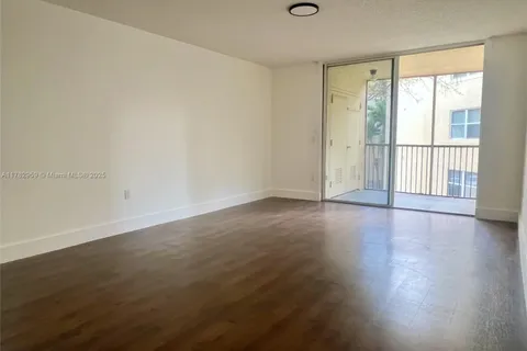 8353 Lake Dr # 303, Doral FL 33166