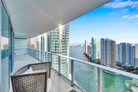 200 Biscayne Boulevard Way # 3307, Miami FL 33131