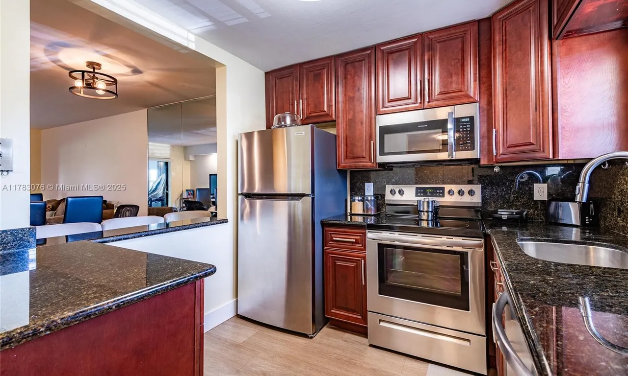 9355 SW 8th St # 105, Boca Raton FL 33428
