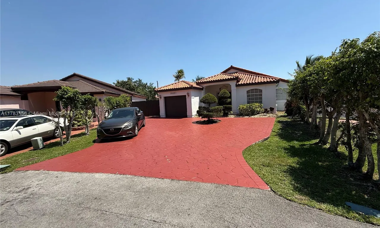 19851 NW 82nd Ct # 19851, Hialeah FL 33015