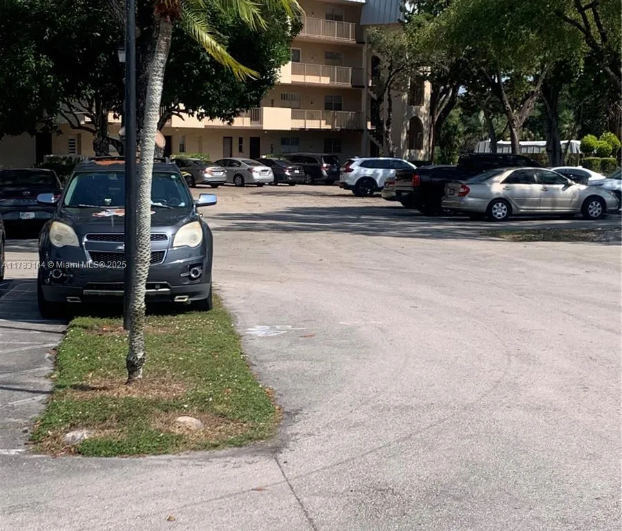 6001 N Falls Cir Dr # 101, Lauderhill FL 33319