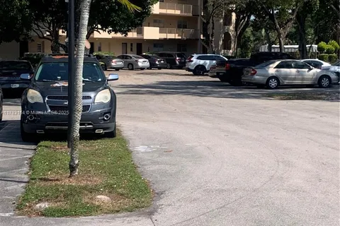 6001 N Falls Cir Dr # 101, Lauderhill FL 33319