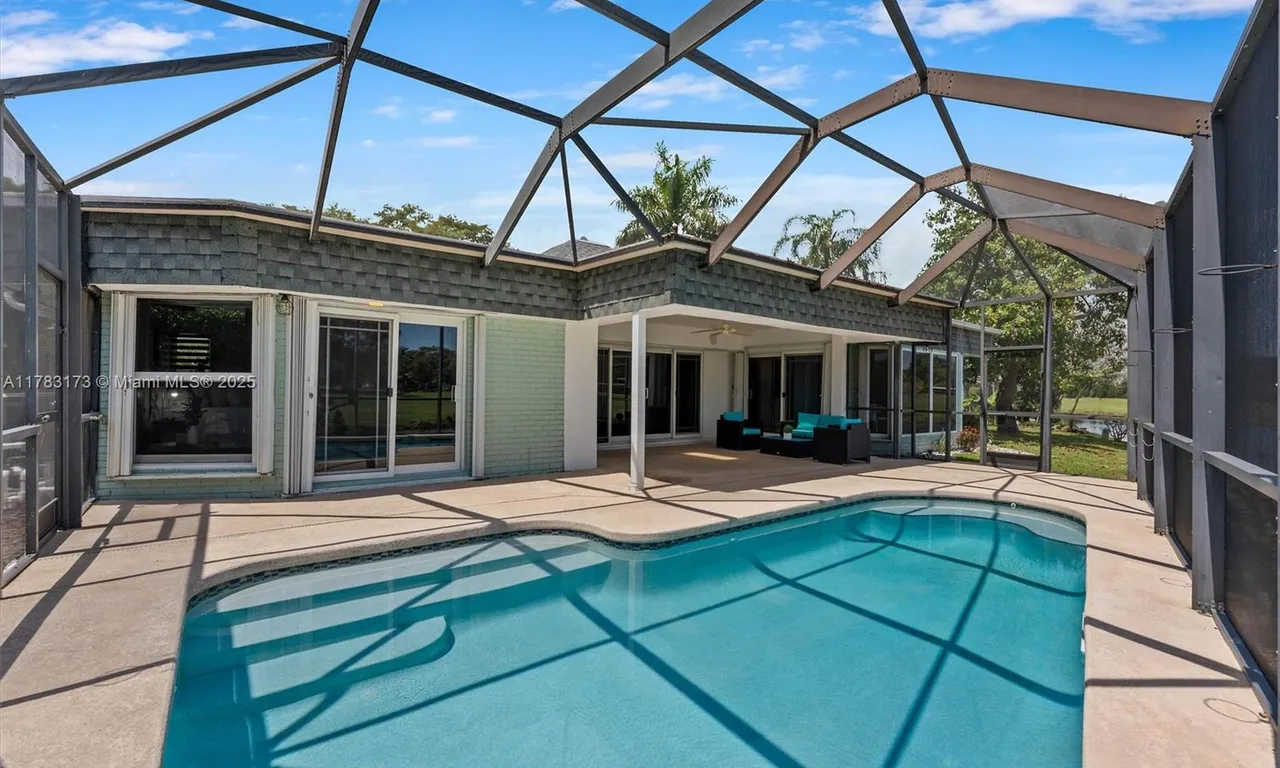5721 Bayberry Ln, Tamarac FL 33319
