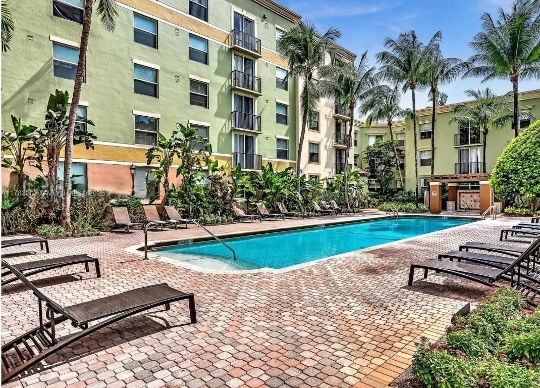 1919 Van Buren St # 111A, Hollywood FL 33020