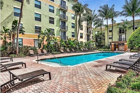 1919 Van Buren St # 111A, Hollywood FL 33020