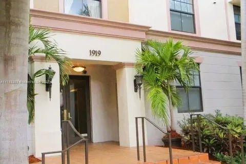 1919 Van Buren St # 111A, Hollywood FL 33020