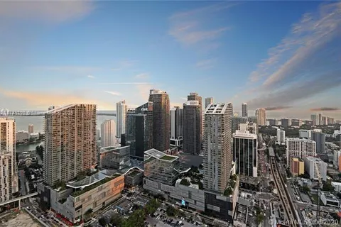 92 SW 3rd St # 5203, Miami FL 33130