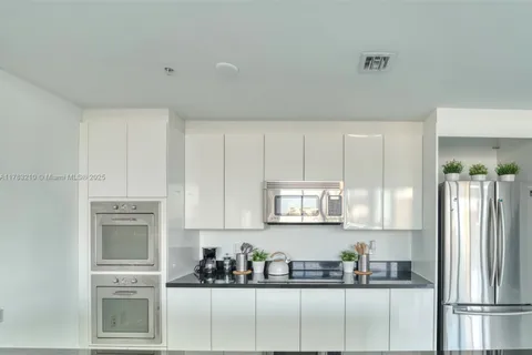 92 SW 3rd St # 5203, Miami FL 33130