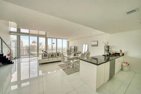 92 SW 3rd St # 5203, Miami FL 33130
