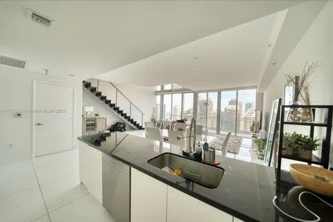 92 SW 3rd St # 5203, Miami FL 33130