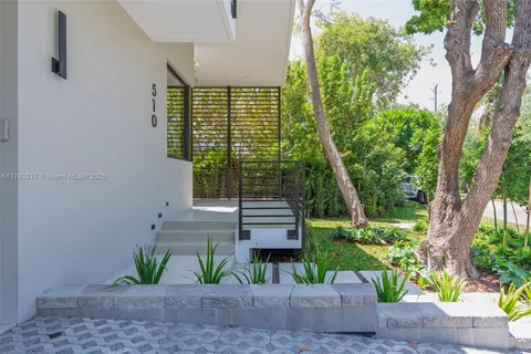 510 NE 52nd St, Miami FL 33137