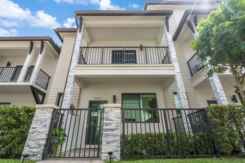 4607 NW 83rd Pkwy # 4607, Doral FL 33166