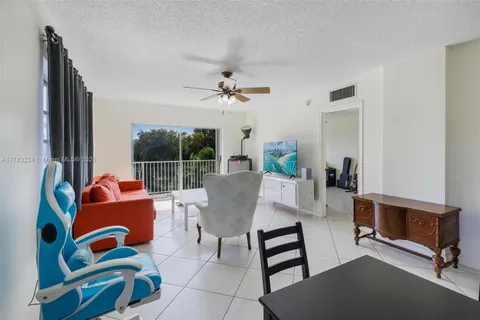 1701 Washington St # 304, Hollywood FL 33020