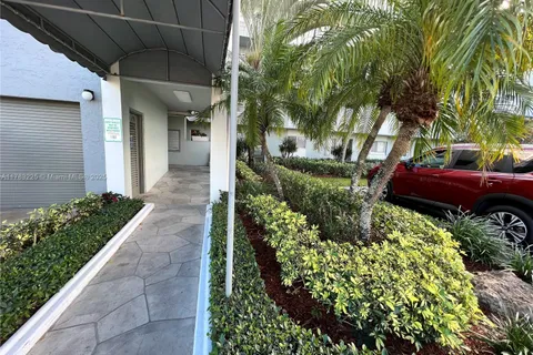 2220 N Cypress Bend Dr # 401, Pompano Beach FL 33069