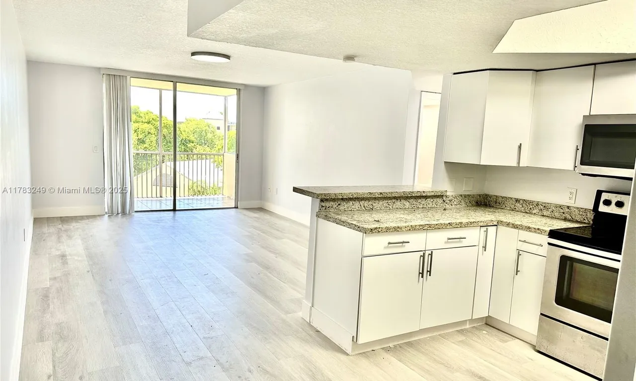8373 Lake Dr # 502, Doral FL 33166
