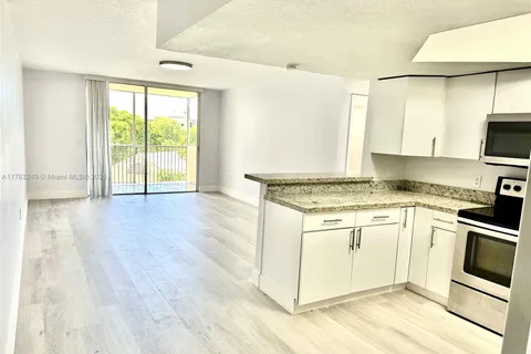 8373 Lake Dr # 502, Doral FL 33166