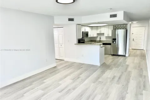 8373 Lake Dr # 502, Doral FL 33166