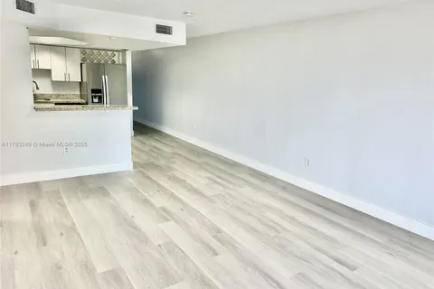 8373 Lake Dr # 502, Doral FL 33166