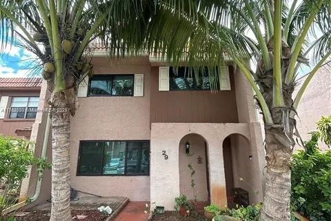 29 Madrid Ln # 9, Davie FL 33324