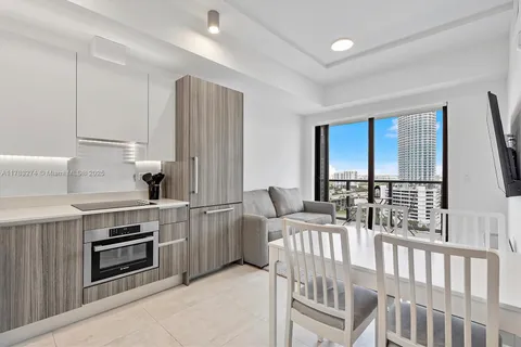 239 SW 9th St # 1704, Miami FL 33130